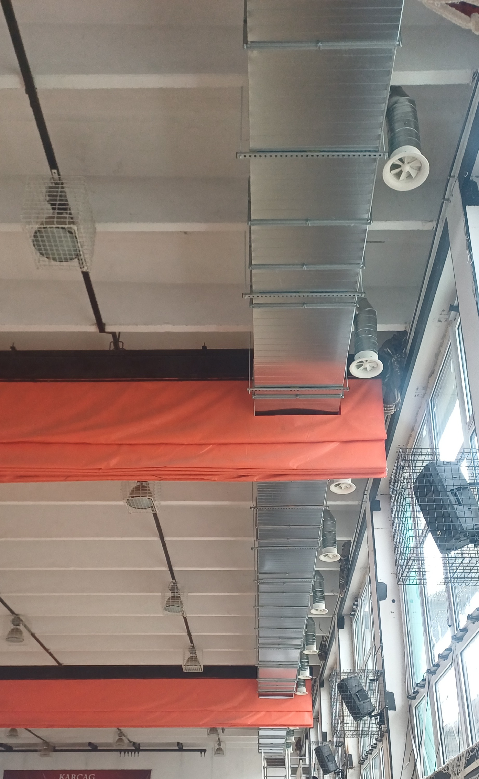 Sportcsarnok fel�j�t�sa